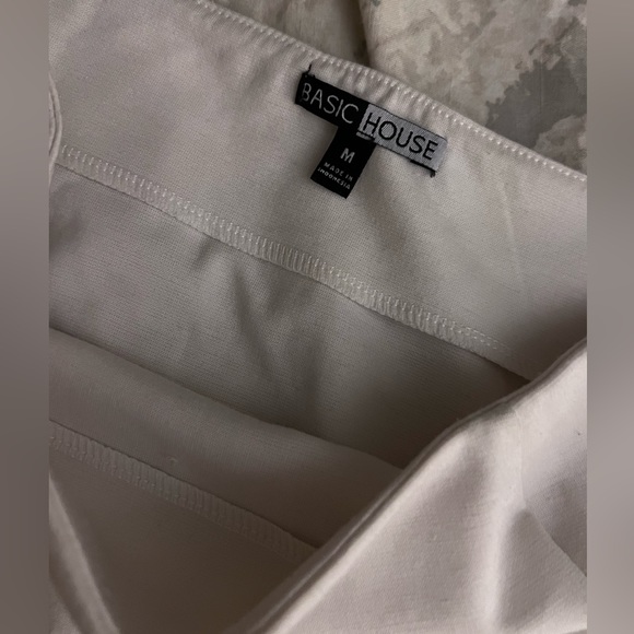 Cream - Picture 2 of 2